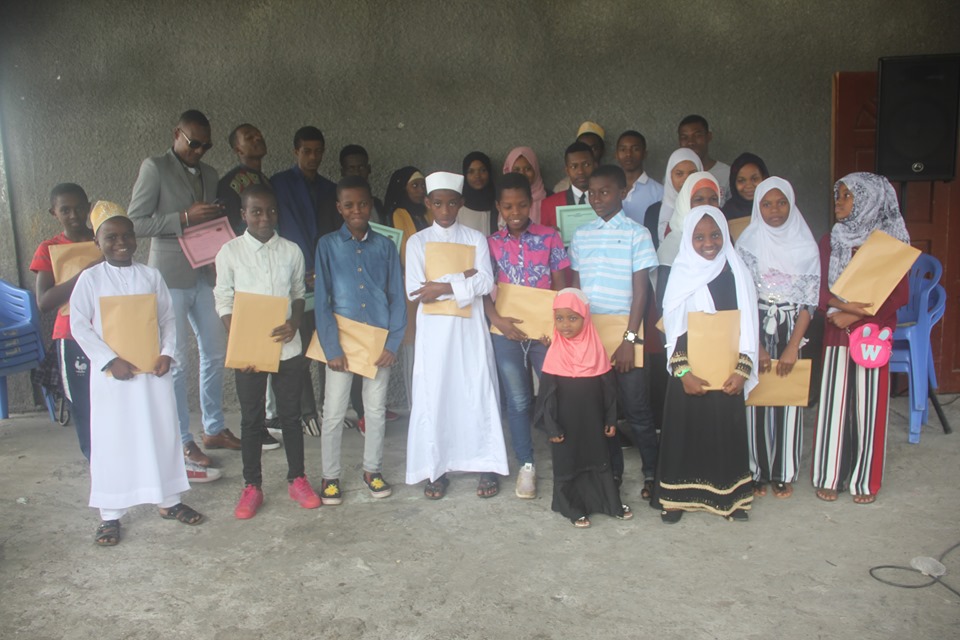 image Éducation / 95 enfants honorés par le village de Mirontsi à Ngazidja